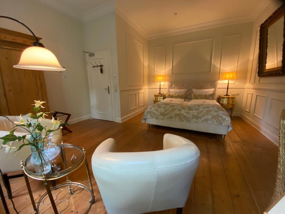 Hotel Hochzeitshaus Aurich Bagian luar foto