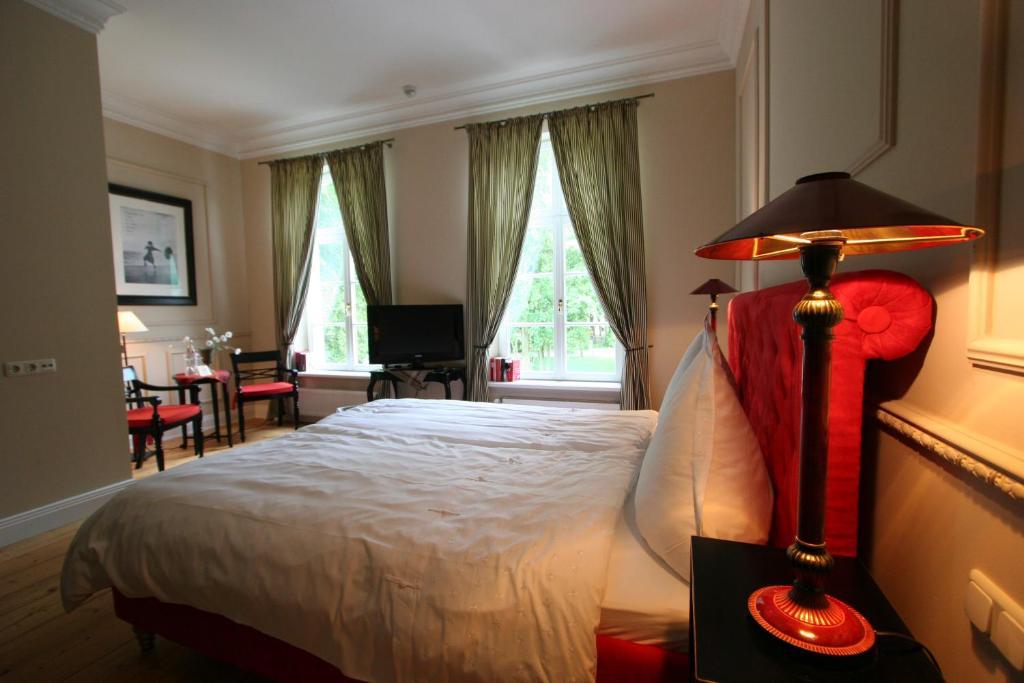 Hotel Hochzeitshaus Aurich Ruang foto