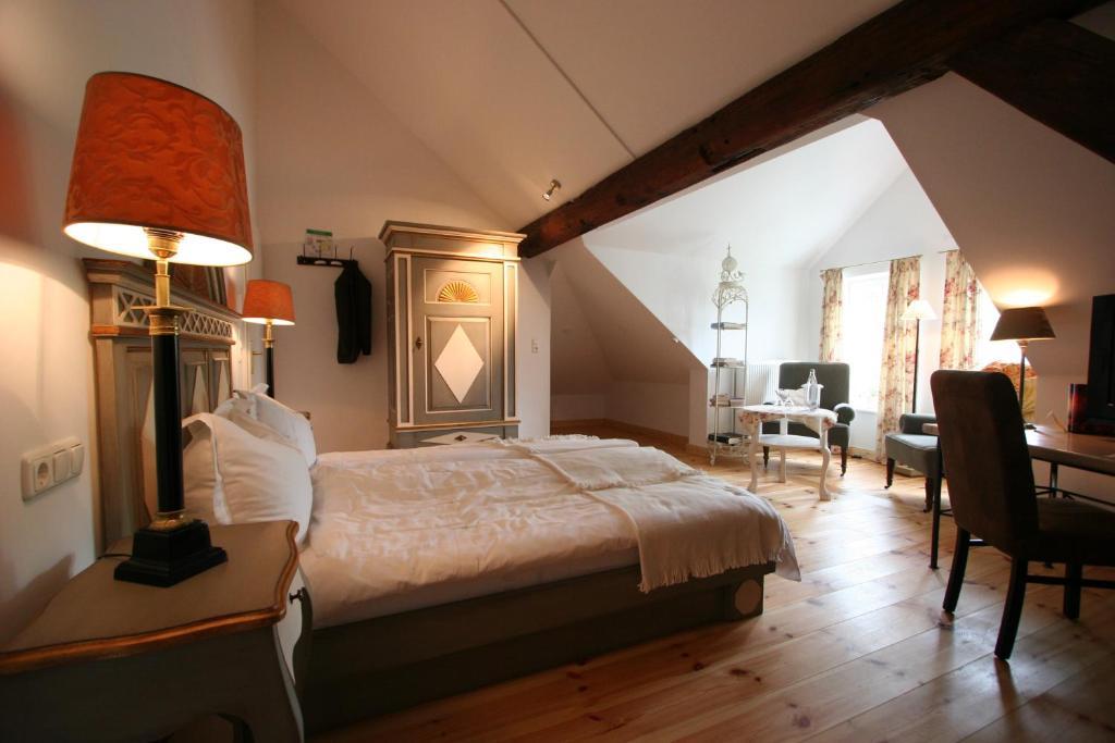 Hotel Hochzeitshaus Aurich Ruang foto